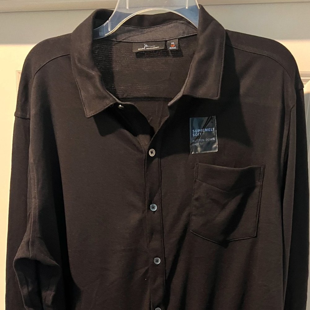 🚨New With Tag🚨Men's Slim-Fit Soft Touch Button-Down Shirt